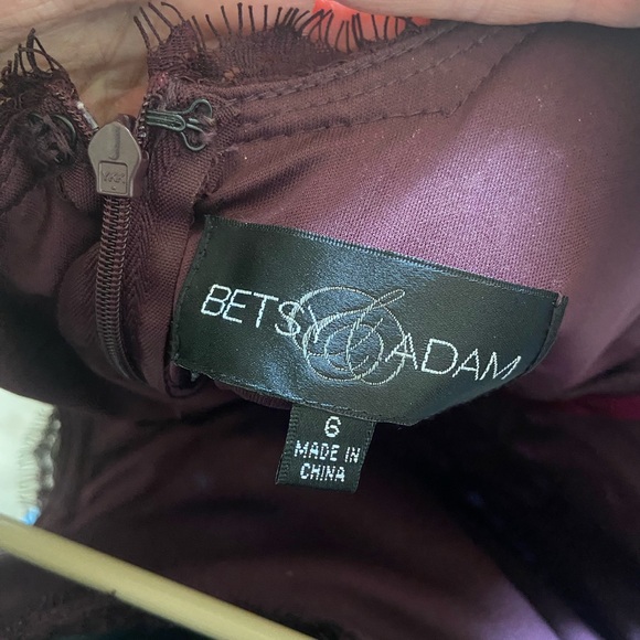 Beautiful Formal dress Size 6 - Picture 3 of 7